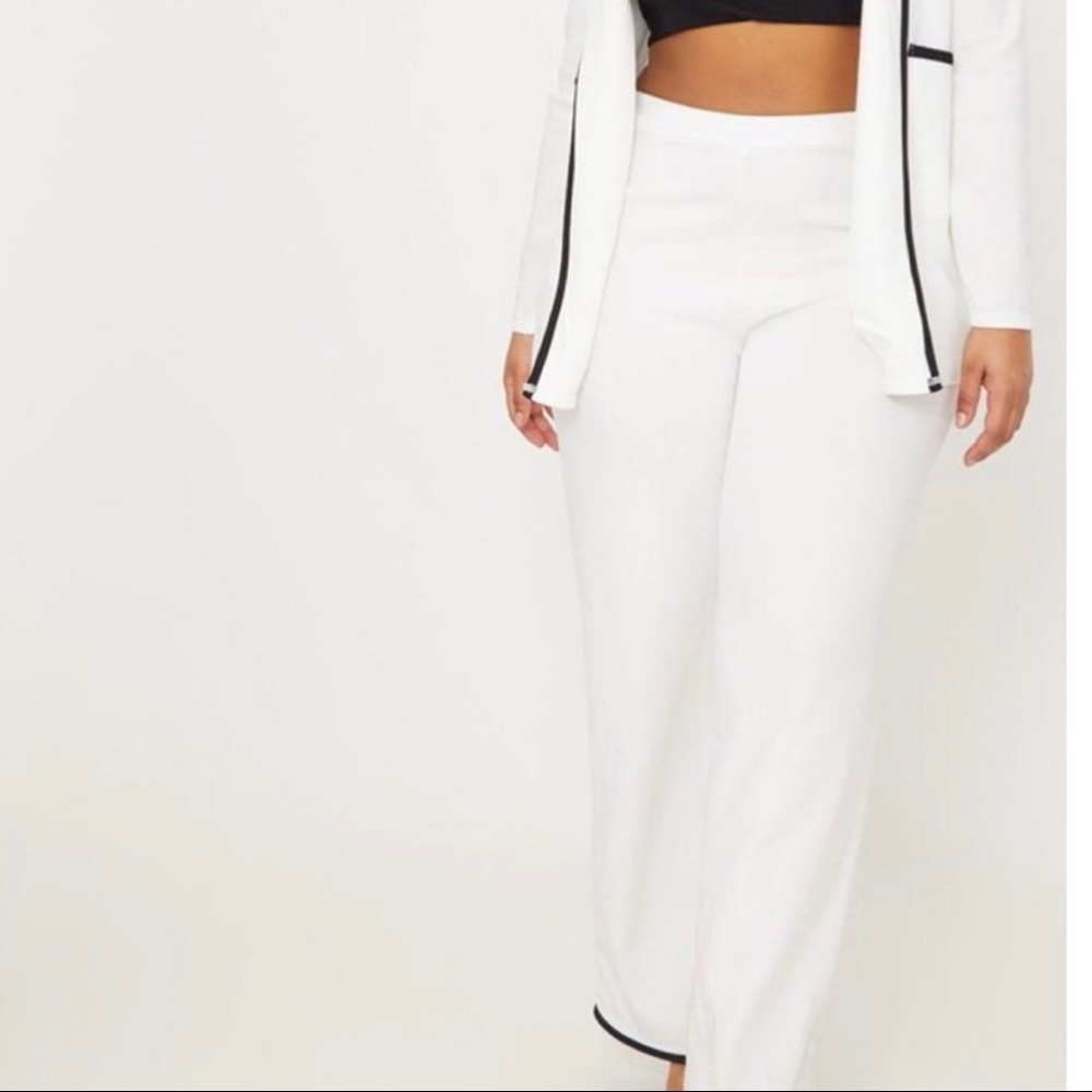 Pretty Little Thing Suit - Picture 6 of 7